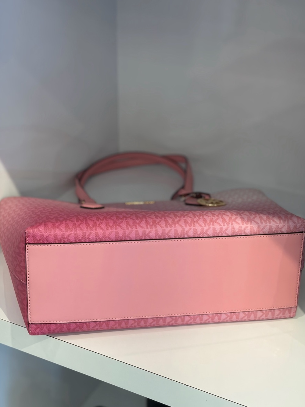 MICHAEL KORS Sheila Large
Ombre Signature Logo Tote Bag - Picture 5 of 13